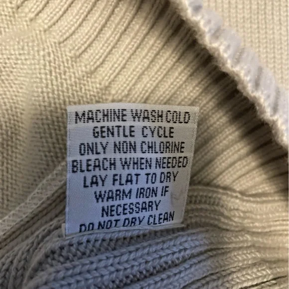 👚(bundle 4 items w/👚for $16) Gray zip up sweater by BKE - Picture 10 of 11